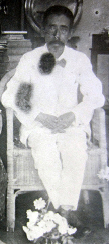 Vader Cleintuar, ca 1925. Hij was 59 toen Georgine in 1928 geboren werd. Van moeder Djoeminah (Cheribon ca 1898 - Bandung 1977) is geen foto overgeleverd uit deze tijd {1925:Cheribon}