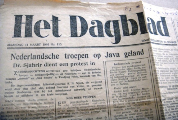 In 1946 valt Nederland haar kolonie binnen en begint de oorlog tegen de 'extremisten' {1946:Bandung, Indonesie}