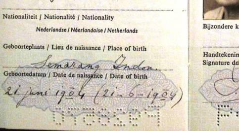 Geboorteplaats: Semarang Indon. Wat betekent dat? {1958:Rijswijk, Nederland}