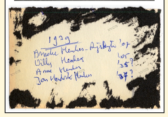 Verso zijde van een familiefoto, voor hun vertrek naar Palembang op Sumatra in 1939. Jan-Hendrik weet nog van niks {1939:Jakarta}