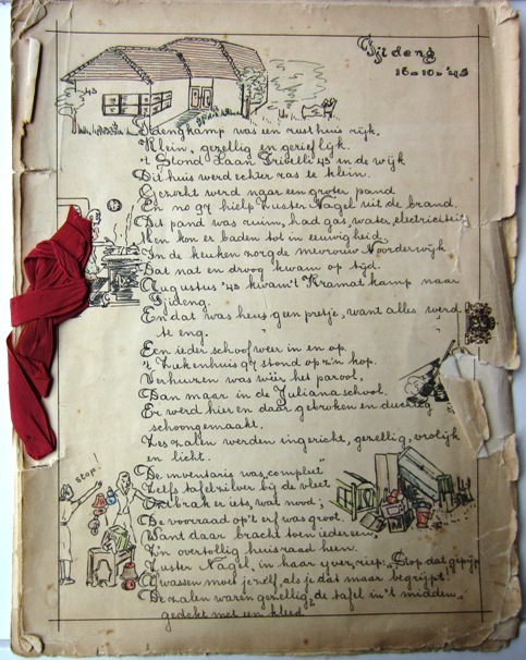 Tjideng 16 oktober 1945 Handgeschreven boekje van drie pagina's met tekningen over het leven in het Tjideng-kamp. Jo wordt er verschillende malen in genoemd {1945:Batavia, Indonesië}