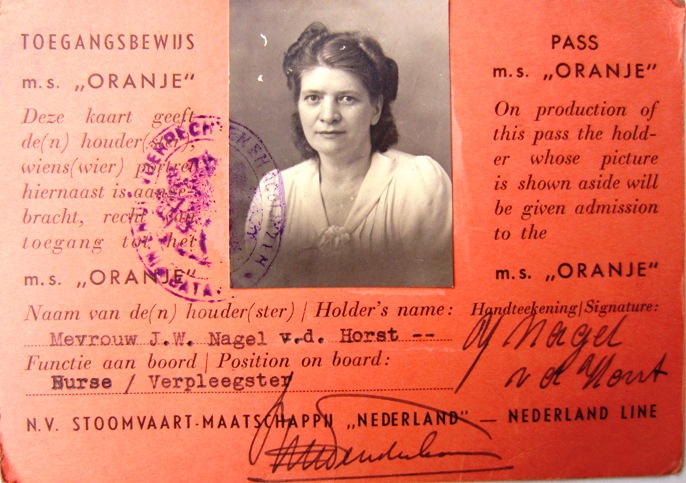 Toegangsbewijs tot het MS Oranje. Jo wordt gerepatrieerd naar Holland, in de functie van verpleegster op het schip {1945:Medan, Indonesië}