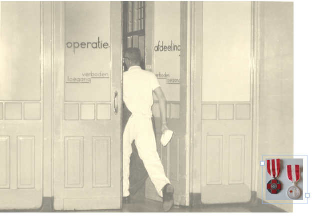 ca 1945 Den Bosch, de operatieafdeling van het Groot-Ziekengasthuis. Het ziekenhuis werd door Peters vader veilig door de oorlog geloosd, hij kreeg er later twee medailles voor: de Rode Kruis 1940-1945 en Pro Merito {1945:Den Bosch}