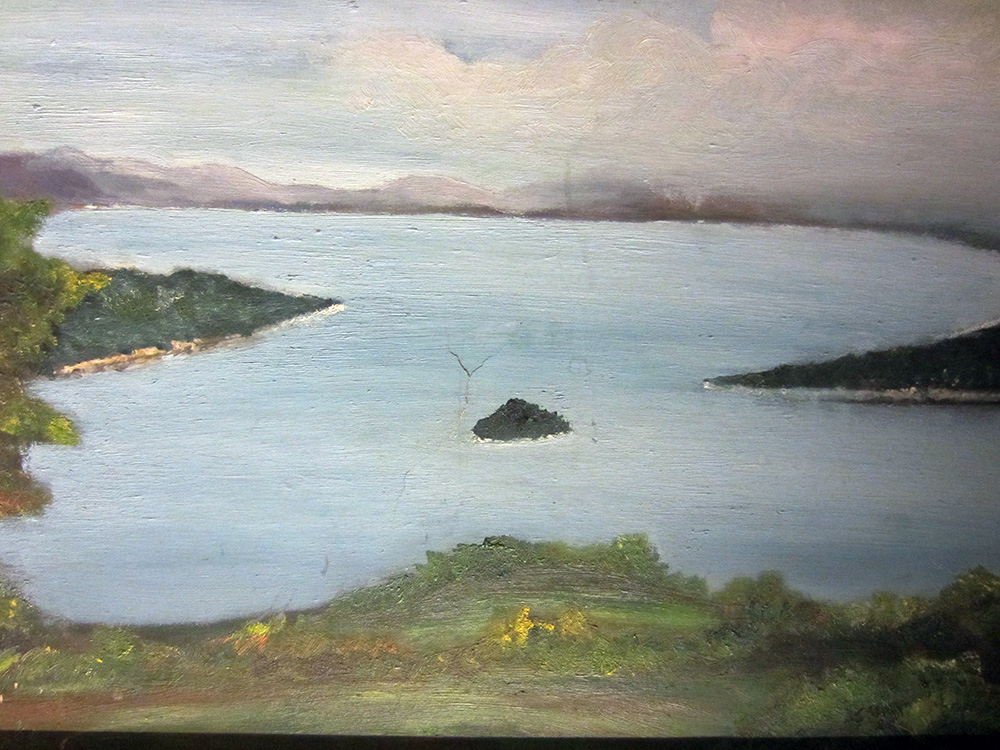 Hanneke schilderde de Jautefa Baai tussen Hollandia en Kota Baroe toen ze op schilderles zat in 1953 vlak voor ze naar Holland zou gaan. Ze zag dat 'spiegelend meer' nooit meer terug schilderij de Baai van Hollandia 1953