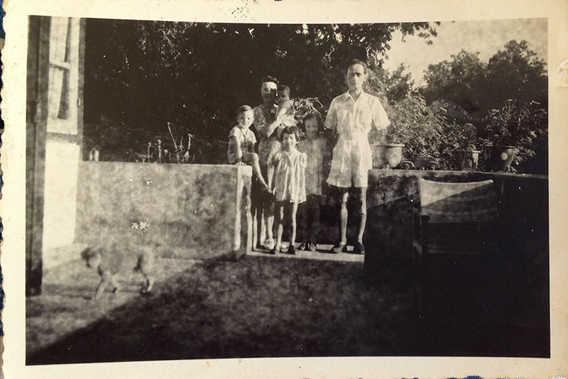 Het hele gezin Klencke op Ambon in 1947 foto gezin Klencke Ambon 1947