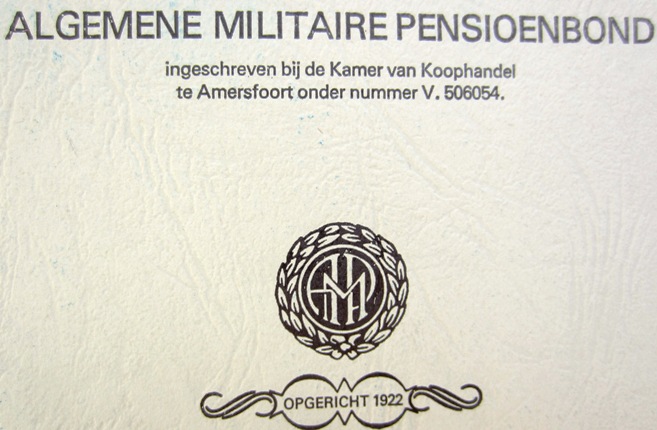 Brochure van de Algemene Militaire Pensioenbond. Hij is weer ambtenaar, nu voor de R.G.D. in Den Haag. Hij werkt voor een tweede pensioen. Maar het eerste ligt hem nader aan het hart {1954:Den Haag}