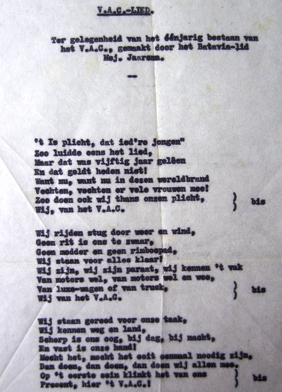 Batavia 1941 Typoscript van de tekst van het V.A.C.-lied. Over de V.A.C. en de 'bandjir' die over Indië kwam met de Japanse bezetting gaat het boek 'Bandjir. Een Indische kroniek' van Trijntje Hobma-Glastra en Jan Bouman, 1988, Lunetten {1988:Utrecht}
